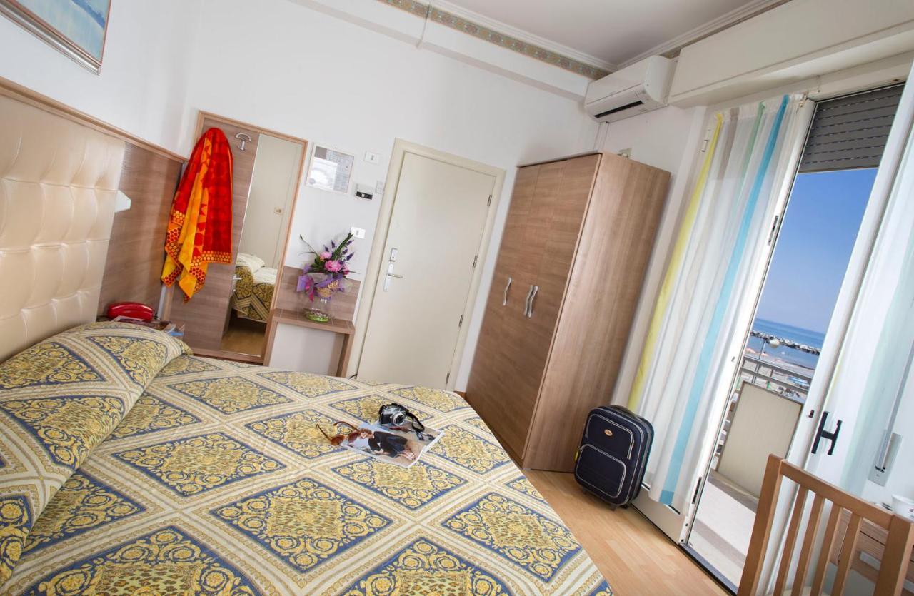 Hotel Titanus Bellaria-Igea Marina Ngoại thất bức ảnh